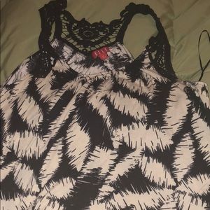 Xl black and cream scoop next tank top.